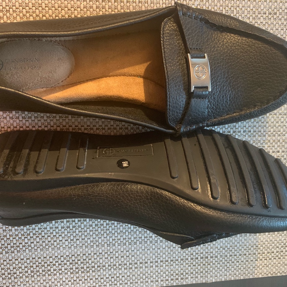 Giani Bernini black loafers size 9.